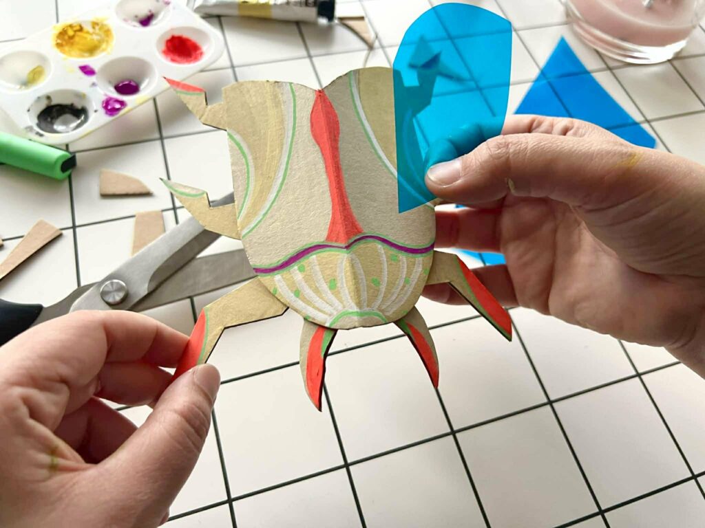 Photo d'un insecte en carton à l'Artorium